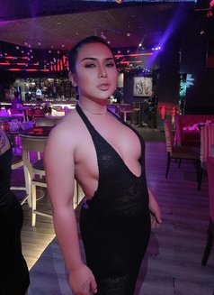Amika in Dubai - Transsexual escort in Dubai Photo 2 of 4