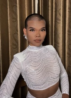 LADYBOY VERS BIG D - Acompañantes transexual in Bali Photo 3 of 7
