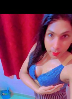 Lahari y - Acompañantes transexual in Hyderabad Photo 4 of 5