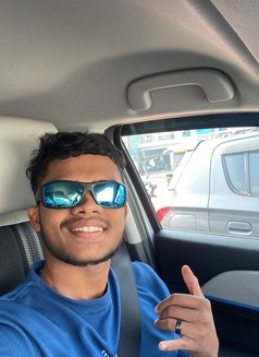 Lahiru - Male escort in Colombo Photo 2 of 3