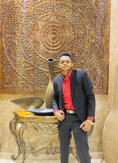 Lahiru - Male escort in Colombo Photo 3 of 3