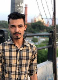 Lahore Vip Services - Acompañantes masculino in Lahore Photo 2 of 13