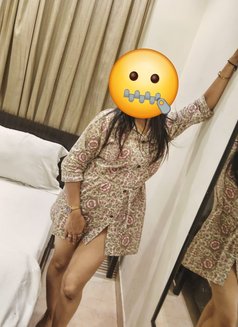 Laiba - puta in Kolkata Photo 3 of 7