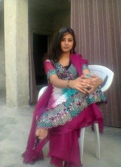 Laila Indian Outcall Escort - puta in Dubai Photo 2 of 2