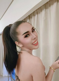 Laila one only post-op transgender - Transsexual escort in Dubai Photo 16 of 17