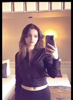 natasha - puta in Muscat Photo 7 of 8