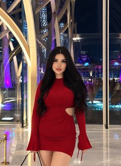 Laila - puta in Dubai Photo 1 of 10