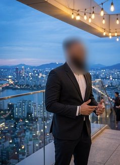 Lakaboy - Male escort in Colombo Photo 1 of 5