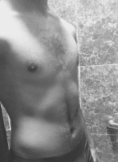 ‏Lake - Acompañantes masculino in Abu Dhabi Photo 1 of 1