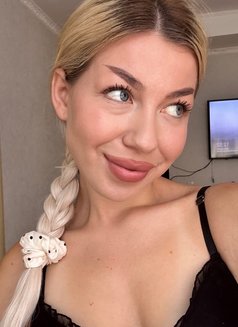 Laken - puta in Dubai Photo 2 of 8