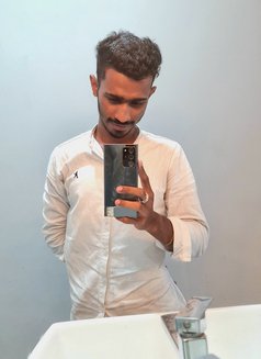 Lakshan - Acompañantes masculino in Colombo Photo 1 of 2