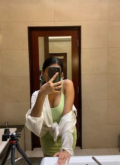 Lakshi - escort in Colombo Photo 1 of 8