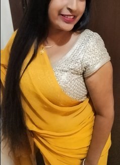Lakshmi - puta in Dubai Photo 1 of 2