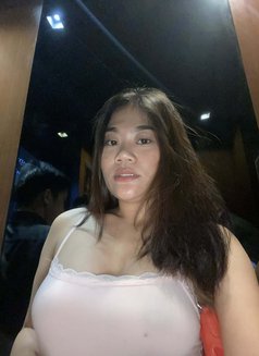 Lala - escort in Manila Photo 2 of 3