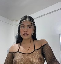 lalalunaa - Intérprete de adultos in Manila