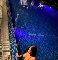 lalalunaa - Intérprete de adultos in Manila