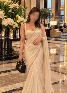 Lalita - companion in Mumbai Photo 2 of 6