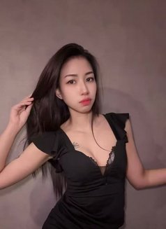 Serine - masseuse in Al Sohar Photo 2 of 3