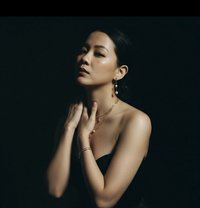 LANA - puta in Singapore Photo 3 of 20