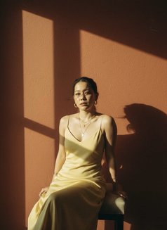 LANA - puta in Singapore Photo 15 of 21