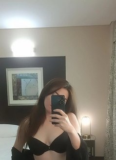 Lana - puta in Dubai Photo 4 of 6