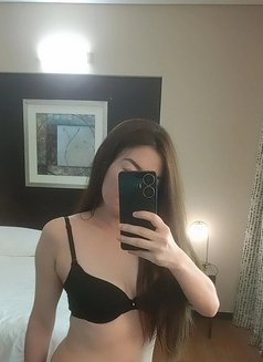 Lana - puta in Dubai Photo 6 of 6