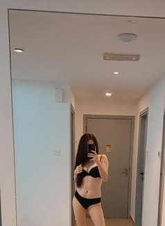 Lana - puta in Dubai Photo 6 of 7