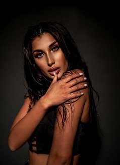 Lana - escort in Guangzhou Photo 1 of 13