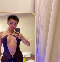نادني سكينة Versatile Dick Big n Strong - Transsexual escort in Riyadh Photo 1 of 2