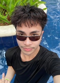 Lancekyl - Male escort in Manila Photo 7 of 14