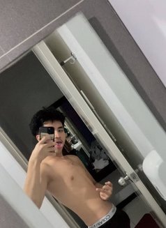 Lancekyl - Male escort in Manila Photo 10 of 14