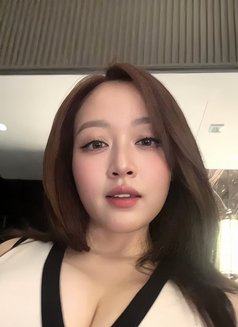 Lanna - escort in Singapore Photo 4 of 6
