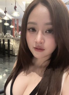 Lanna - escort in Singapore Photo 5 of 6