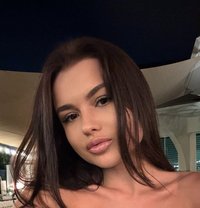 Lara 20 Year - puta in Phuket Photo 1 of 6