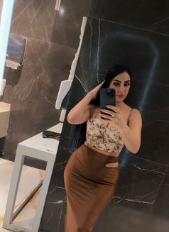 Lara - puta in Dubai Photo 13 of 15