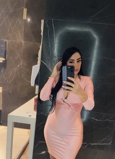 Lara - puta in Dubai Photo 17 of 18