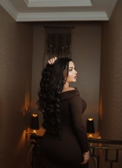 Lara - puta in Baku Photo 1 of 4