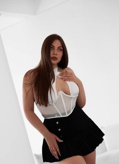 Lara Baby Face With Big Ass - puta in Dubai Photo 4 of 5