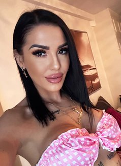 Lara - escort in London Photo 8 of 14