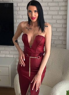 Lara - escort in London Photo 9 of 14