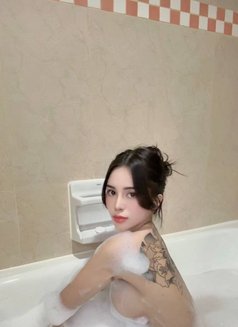 Lara - escort in Manila Photo 8 of 10