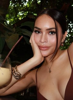 Lara - escort in Manila Photo 2 of 10