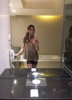 Lara - Transsexual escort in Dubai Photo 1 of 8
