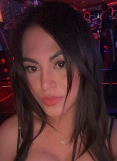 Lara - Transsexual escort in Dubai Photo 3 of 8