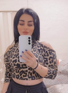 Lara - escort in Beirut Photo 4 of 8
