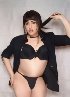 Lara - Transsexual escort in Beirut Photo 9 of 30