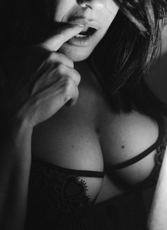 Lara Mel - masseuse in Portimão Photo 8 of 9