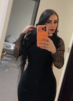 Lara - puta in Dubai Photo 4 of 13