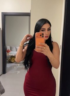 Lara - puta in Dubai Photo 5 of 13