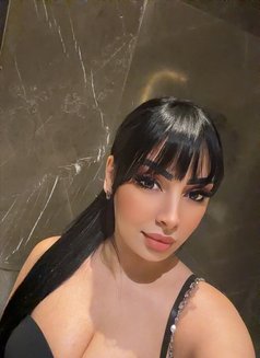 Lara - puta in Dubai Photo 11 of 13